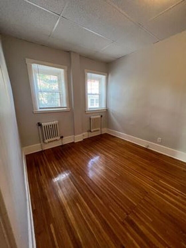 Building Photo - 1625 East Ave | Apt 116 | Incl. Heat| Coin...