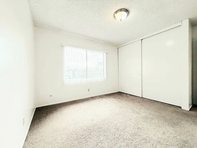 Building Photo - 11057 Ferina St