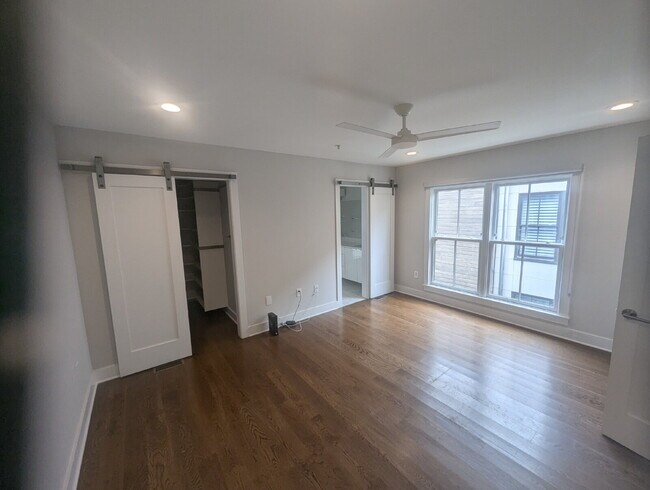 Building Photo - 3 BD / 3 BA Newer Row Home for Lease in Ha...