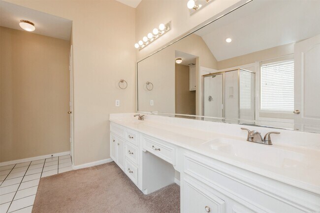 Building Photo - 215 Sunset Ridge Dr