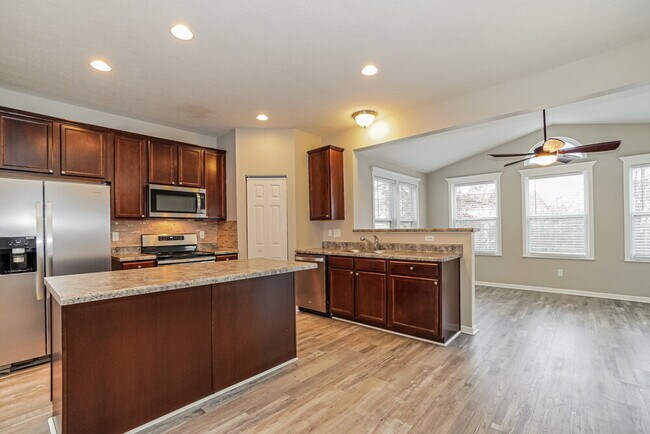 Building Photo - 6334 Oak Trail Dr