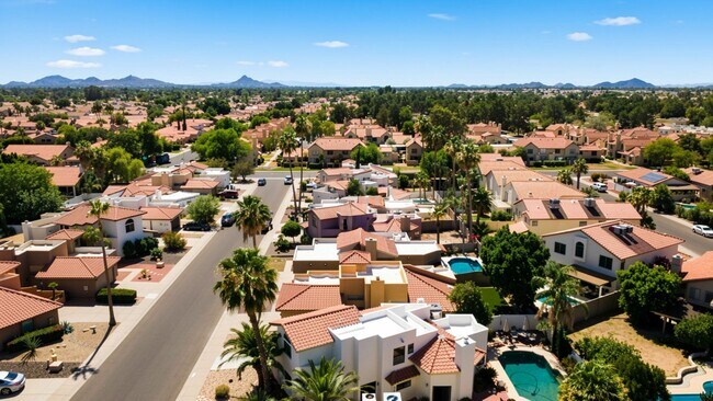 Building Photo - Move-in-ready home available furnished or unfurnished to suit your lifestyle!!