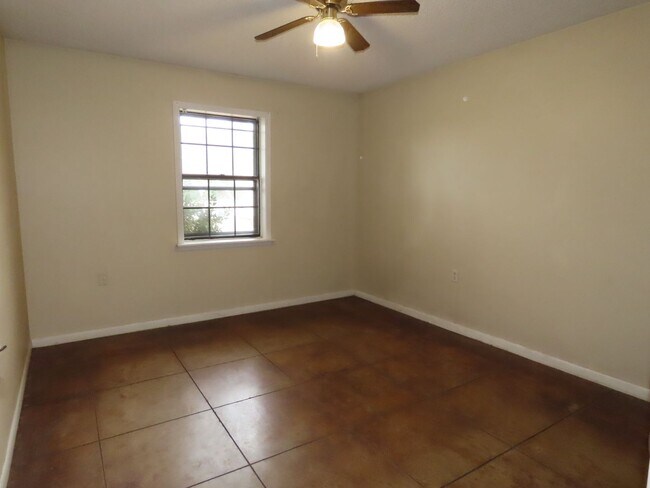 Building Photo - Whitehouse ISD! Spacious 3 Bedroom, 2 Bath...