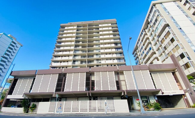 Building Photo - Newly renovated 2bedroom unit in metro Hon...