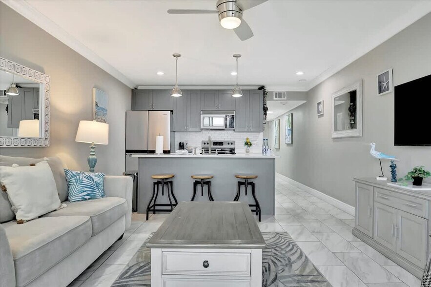 Building Photo - 2506 N Rocky Point Dr