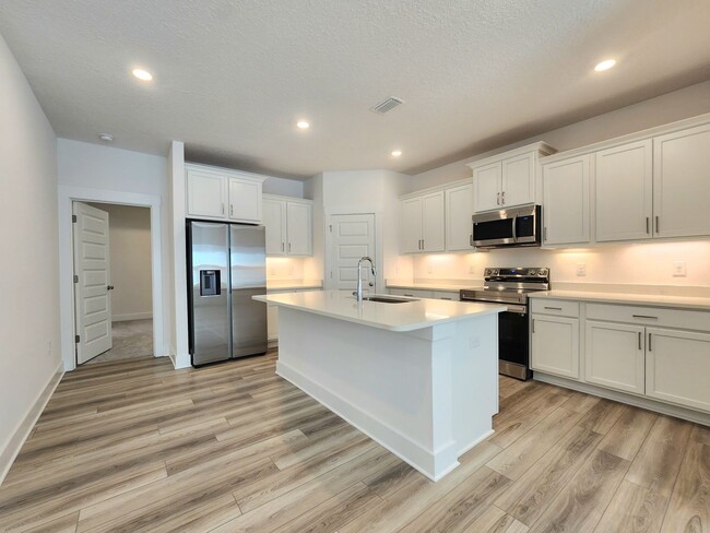 Building Photo - Beautiful new 4/2 home available in Greenb...