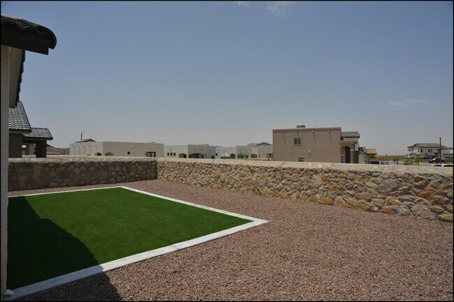 Building Photo - 945 Penrith St