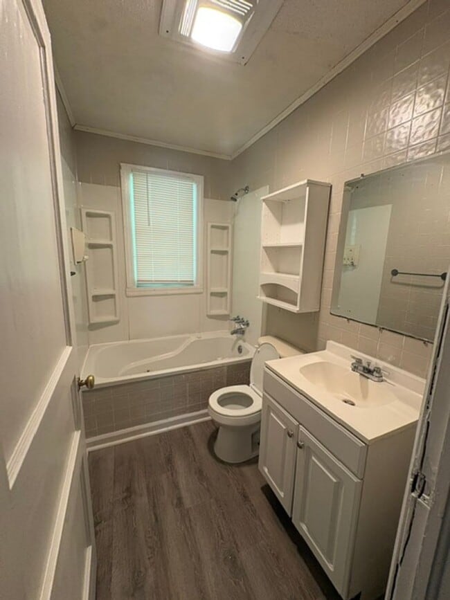 Building Photo - Renovated 2 Bedroom 1 Bath Home for Rent!!