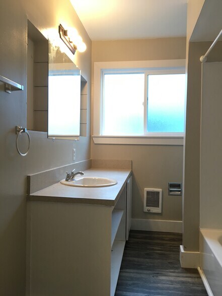 Building Photo - 11758 Greenwood Ave N