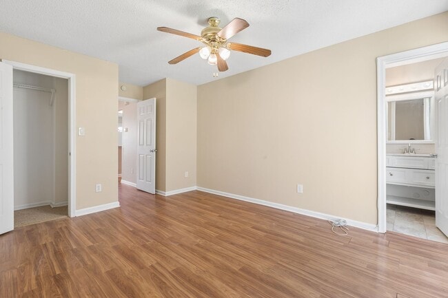 Building Photo - 3908 Buchanan Dr