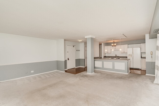 Building Photo - 111 S Baybrook Dr