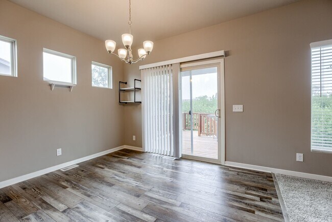 Building Photo - Gorgeous 3 Bedroom In Papillion!!
