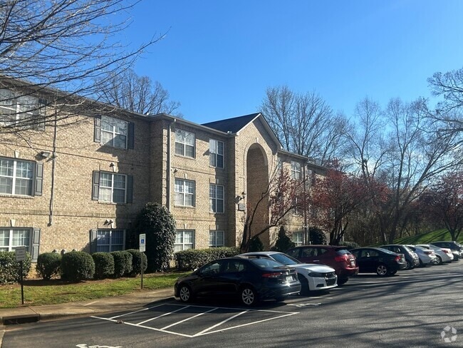 Building Photo - Century Oaks on College