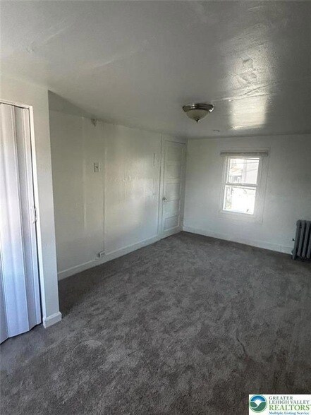 Building Photo - 431 4th Ave