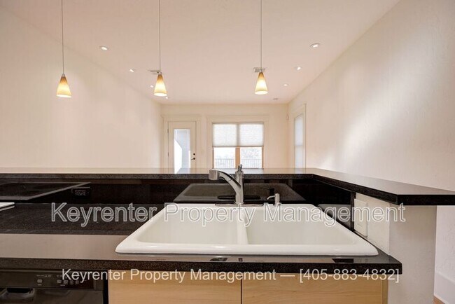 Building Photo - 812 NW 7th St