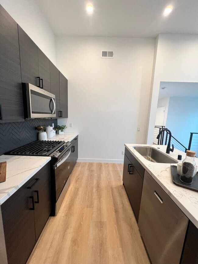 Building Photo - Remington