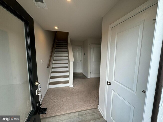 Building Photo - 147 Presidents Pointe Ave