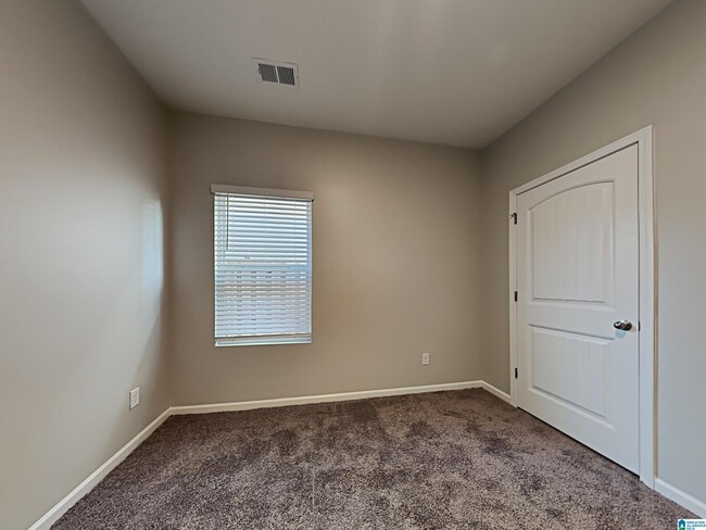 Building Photo - 1064 Park View Dr