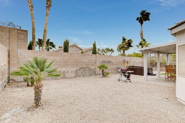 Building Photo - IMMACULATE FURNISHED 3BEDROOM GREEN VALLEY BEAUTY!