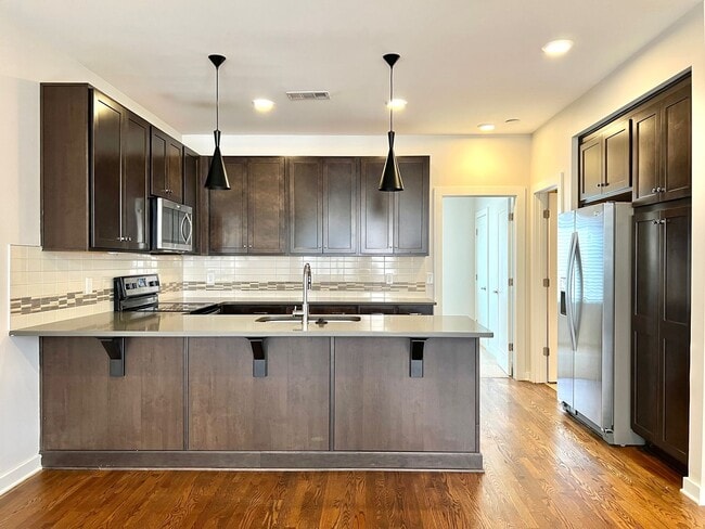 Building Photo - 3 bed/3 bath with Attached 2 Car Garage in East Nashville
