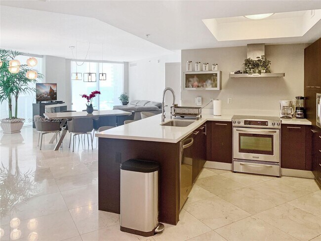 Building Photo - 150 Sunny Isles Blvd