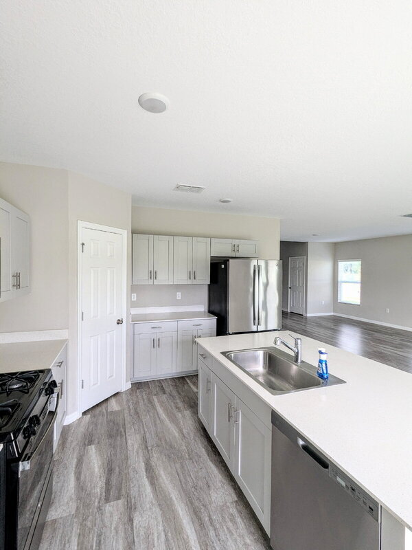 Building Photo - 13089 Oak Hill Way