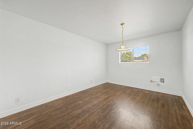 Building Photo - 106 E Geneva Dr