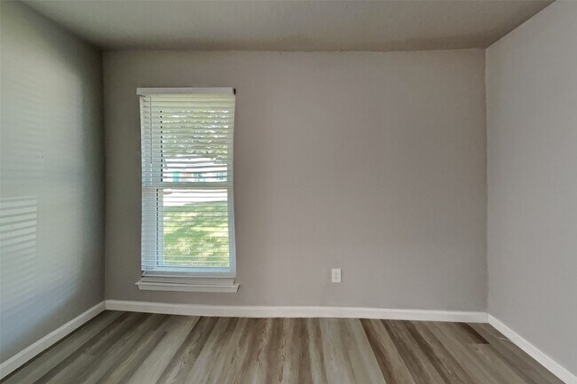 Building Photo - 1618 Live Oak Hollow St