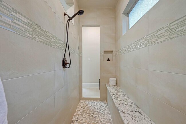 Building Photo - 17519 Galloway Forest Dr