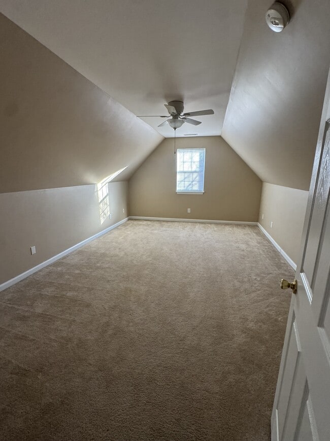 Building Photo - 6060 Oxbridge Dr