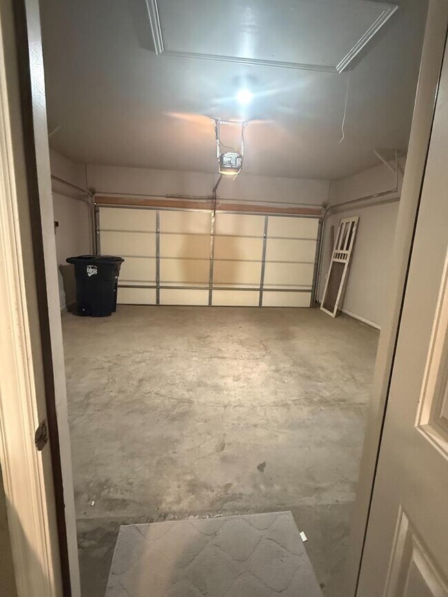 Building Photo - 6911 Brisco Rd