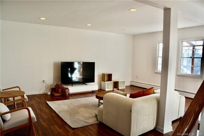 Building Photo - 27 Hollow Tree Ridge Rd