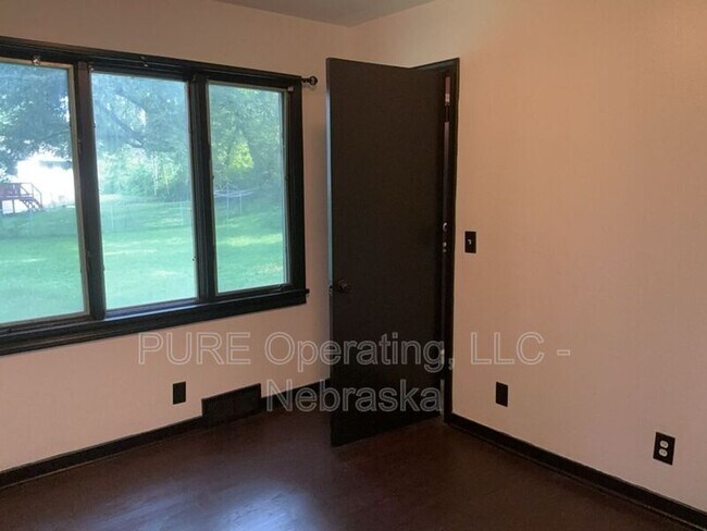 Building Photo - 5236 Ames Ave