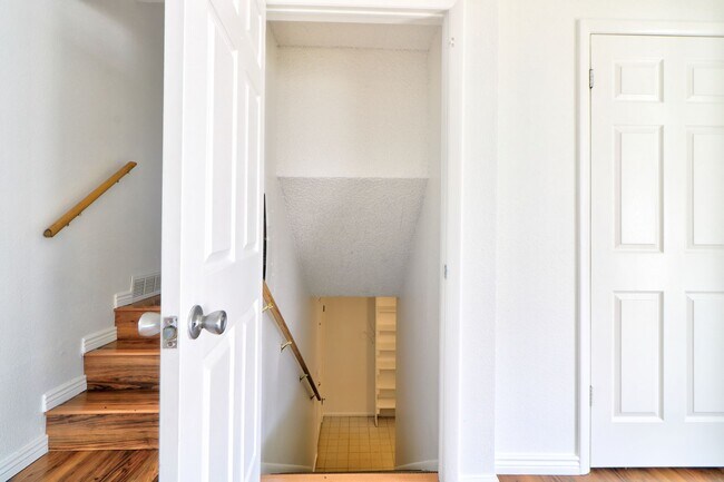 Building Photo - 967 W 2000 N