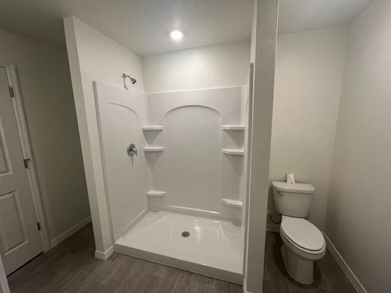 Building Photo - 27 Wood Cedar Dr