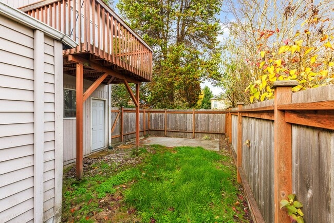 Building Photo - $1000 Off for a November move in! 3 Bedroo...