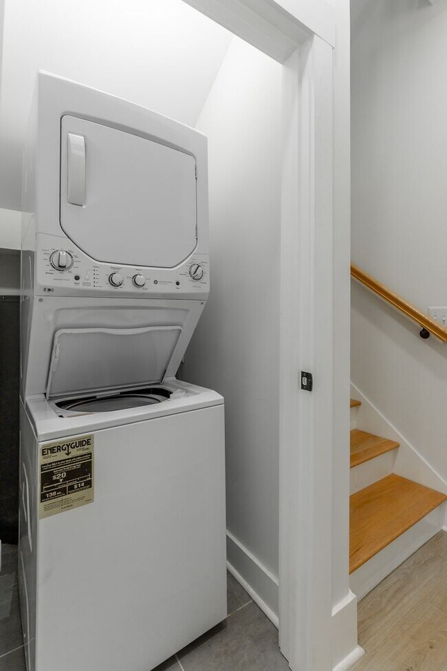 Building Photo - 1124 Garfield St