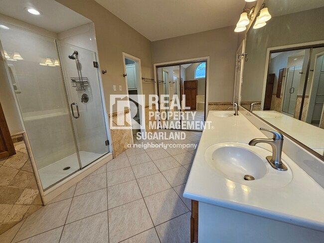 Building Photo - Elegant Living & Modern Comfort in Lexington Creek