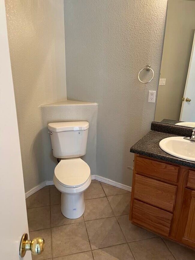 second bedroom private, full bath (2/2) - 6501 San Antonio Dr NE