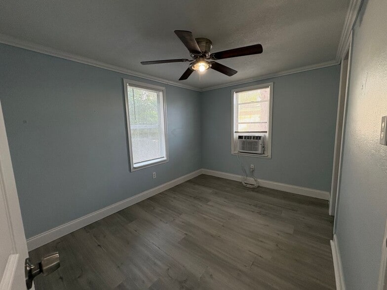 Building Photo - 1423 Licht St