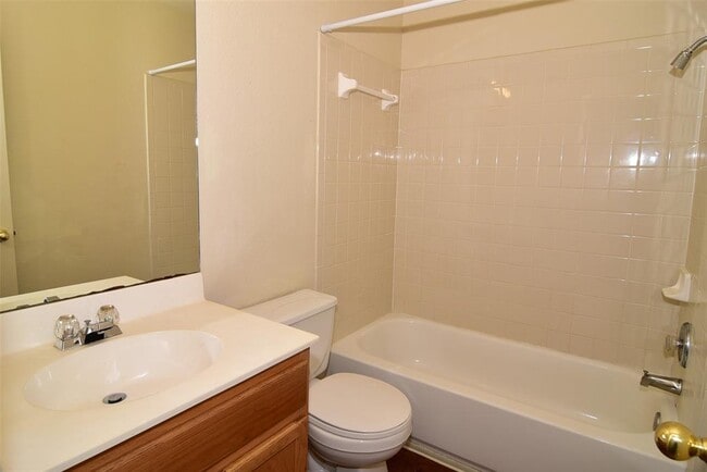 Building Photo - 3305 Stonewall Dr