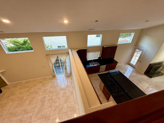 Building Photo - 9 Rooms  6 Bedroom 4 baths Granite Kitchen Executive Home For $5990