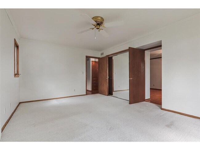 Building Photo - 6400 Greenbriar Ave
