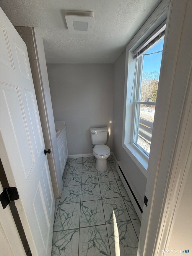 Building Photo - 610 Ives Row