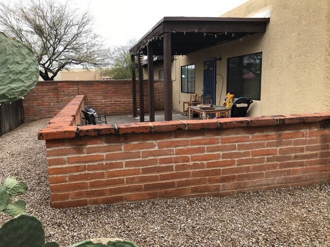 Building Photo - 1667 E Prince Rd