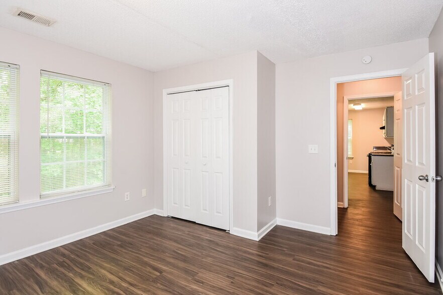 Building Photo - 7957 Lake Wind Ct