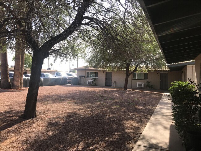 Building Photo - 1320 N 48th Pl