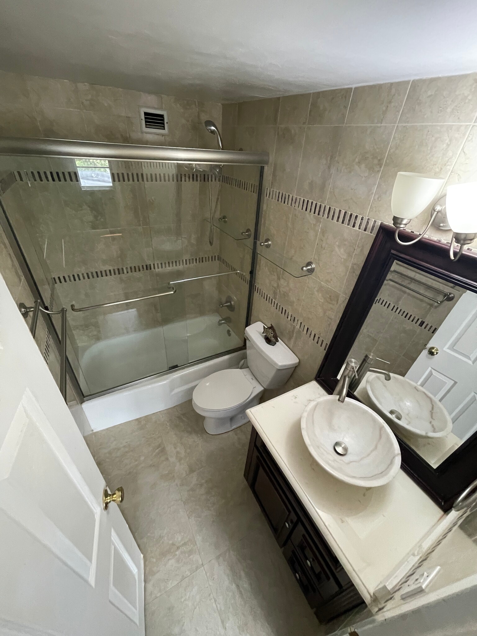 Building Photo - 801 Brickell Bay Dr