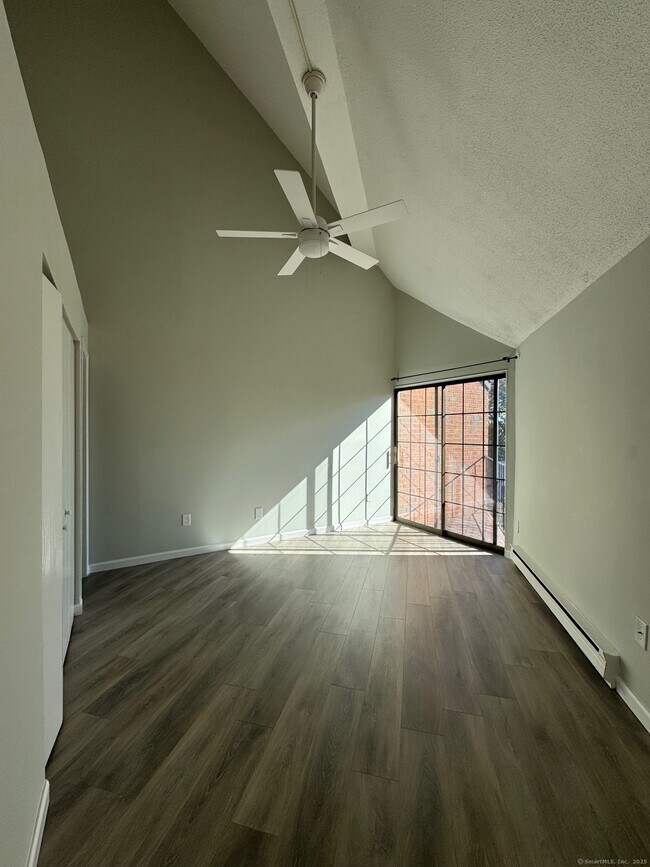 Building Photo - 181 Loomis Dr