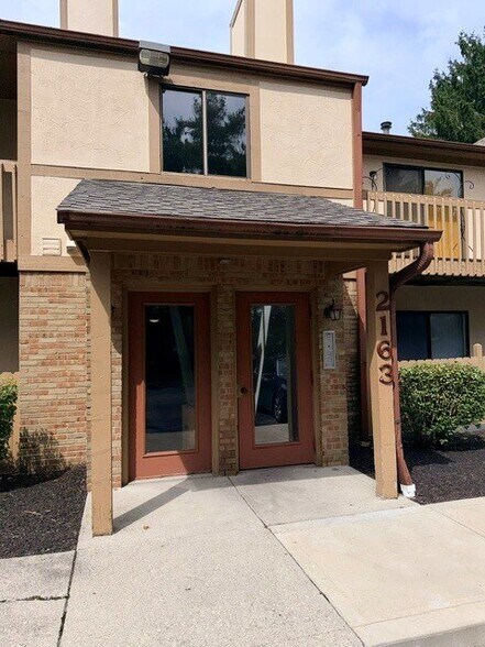 Building Photo - 2163 Hedgerow Road